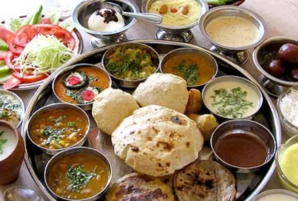 Pitru Paksha Shradh 2020: शास्त्रों के अनुसार इन 5 लोगों को खाना खिलाने से मिलता है पुण्य!