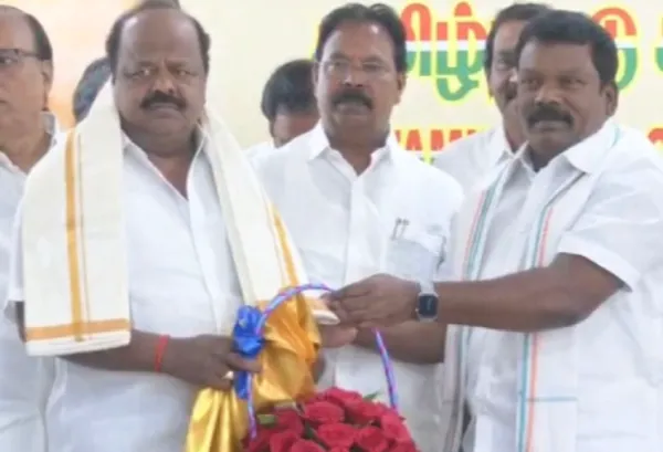 காங்கிரஸில் இணைந்தார் தமாகா அசோகன்