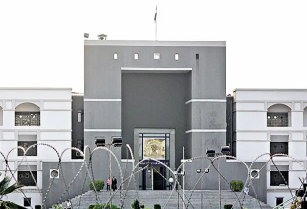 HC: No show-cause notice required after convictionUpholds dismissal of a police constable accused in corruption case