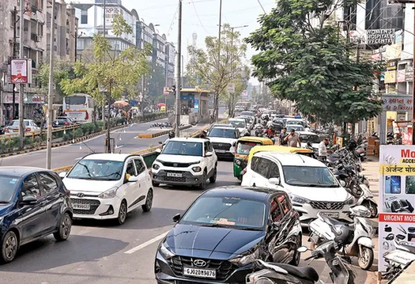 AMC and police join hands to tackle traffic, encroachmentDrive to focus on illegal parking and road obstructions on key city routes besides creating public awareness among Amdavadis