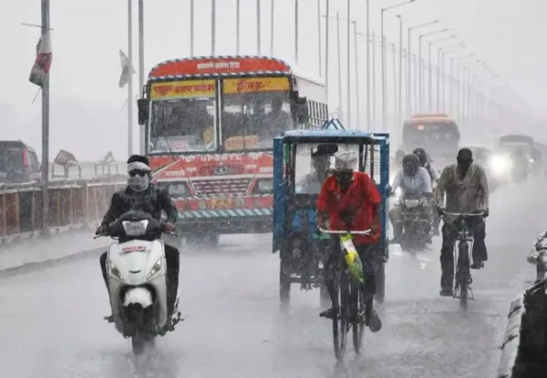 UP Weather : यूपी के कई जिलों में बारिश संग गिर सकते हैं ओले, तपिश से मिलेगी राहत