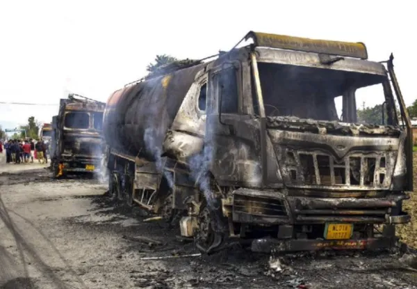 मणिपुर में फिर भड़की हिंसा, उग्रवादियों के हमले से 2 बच्चों की मौत; 5 जिलों में इंटरनेट बंद