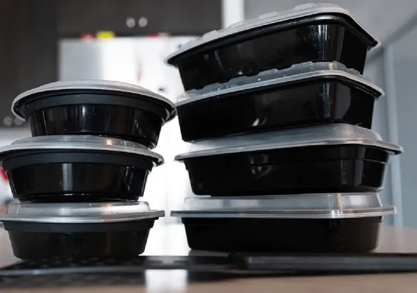 ప్లాస్టిక్‌ డబ్బాల్లోని ఆహారాన్ని వేడి చేయడం సురక్షితమేనా?