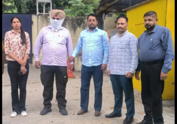 Vigilance Bureau nabs Naib Court red handed accepting bribe of Rs 10,000