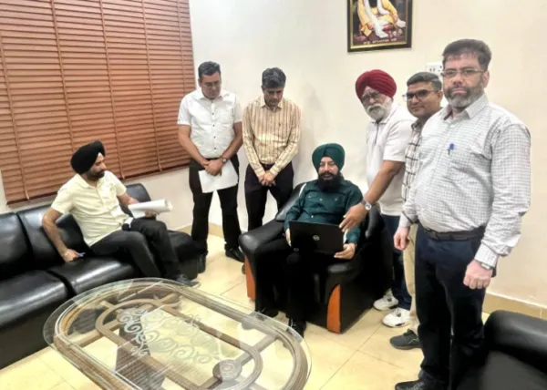ਅੰਮ੍ਰਿਤਸਰ ‘ਚ ਵੱਡੇ ਨੇਤਾਵਾਂ ਨੇ ਖੁਦ ਕੀਤੀ ਸੈਲਫ਼ ਜਨਗਣਨਾ, 14 ਮਈ ਤੱਕ ਆਨਲਾਈਨ ਪੰਜੀਕਰਨ ਦੀ ਅਪੀਲ
