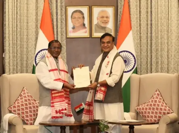 అస్సాం ముఖ్యమంత్రి పదవికి  రాజీనామా