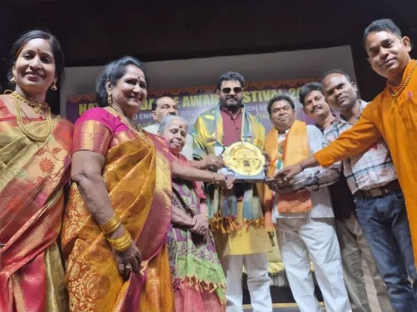 కింగ్ బుద్ధ హాలీవుడ్ ఫిలిం డైరెక్టర్ సత్యారెడ్డికి ఢిల్లీలో ఘన సన్మానం
