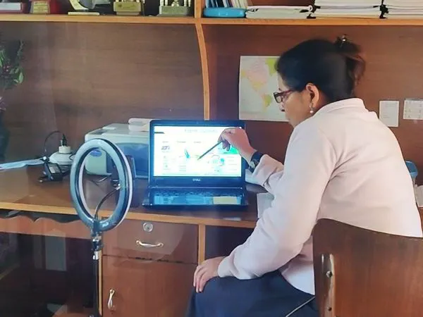 ಶಿಕ್ಷಕರ ದಿನಾಚರಣೆಯಂದು ಐಎಎಸ್‌ ಅಧಿಕಾರಿಯಿಂದ ವಿಶಿಷ್ಟ ರೀತಿಯಲ್ಲಿ ನುಡಿನಮನ