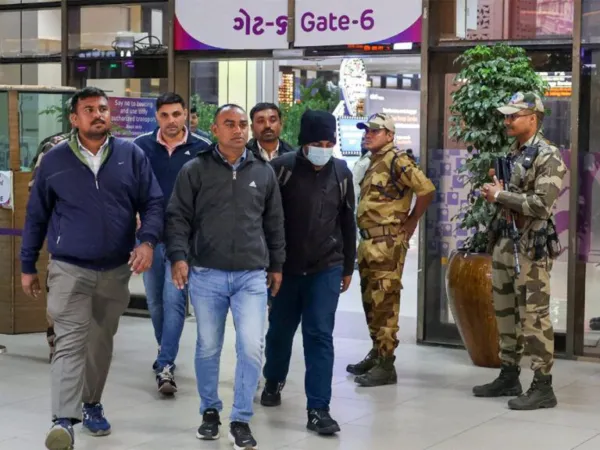 Indians Self-Deporting from US: F1s, H1Bs in Panic