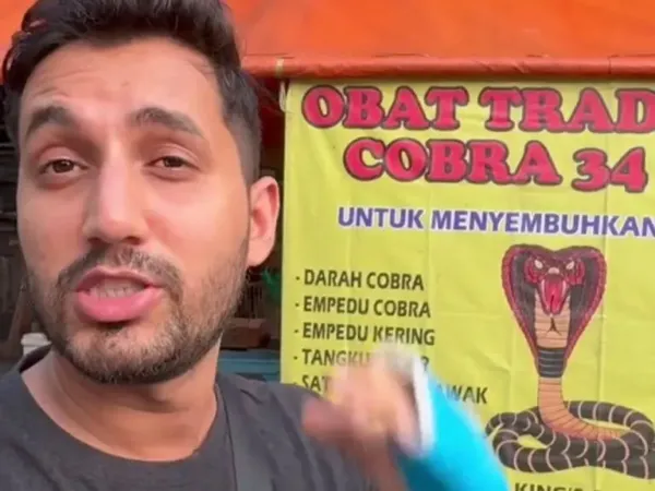 Indian Vlogger's Cobra Pakoda: Snakes on a Plate
