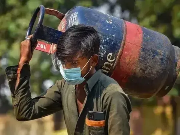 LPG: పెరిగిన గ్యాస్ సిలిండర్ ధరలు