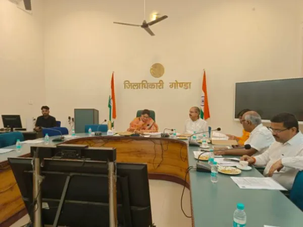 जनपद के विभिन्न मार्गों एवं सेतुओं की कार्ययोजना तैयार करने के संबंध में मा० जनप्रतिनिधियों के साथ जिलाधिकारी ने की बैठक