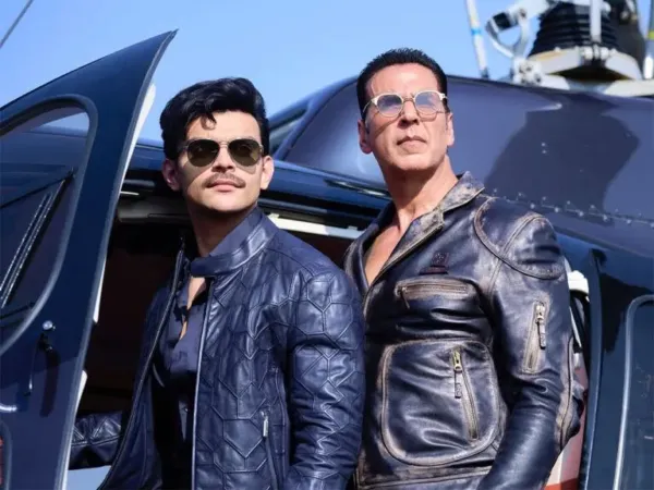 Akshay Fans Crying, Ajay Fans Enjoying: Karma?