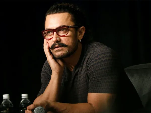 Aamir Khan Fired from Blockbuster Because of SRK?
