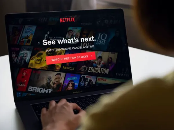 Netflix Hides Cancel Button, Auto-Charges Users!