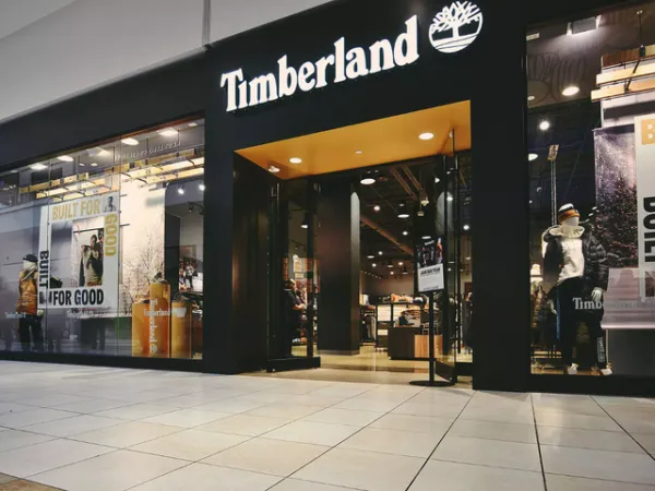 Ambanis Bring Controversial US Brand to India