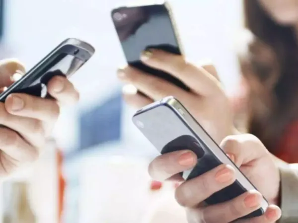 Smartphones Declared as Harmful as Gutkha?