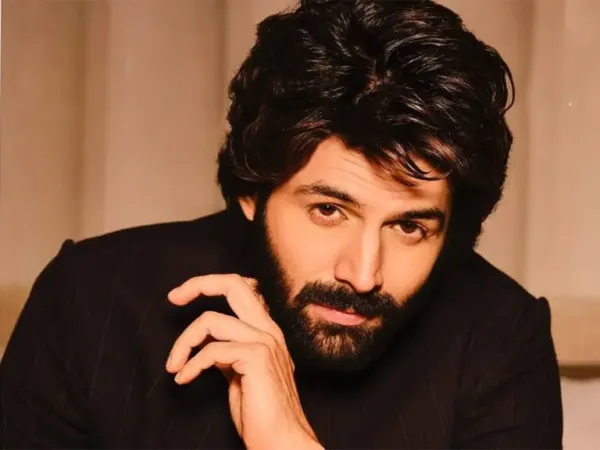 PR Overload: Fans Fed Up With Hero's Dating Life