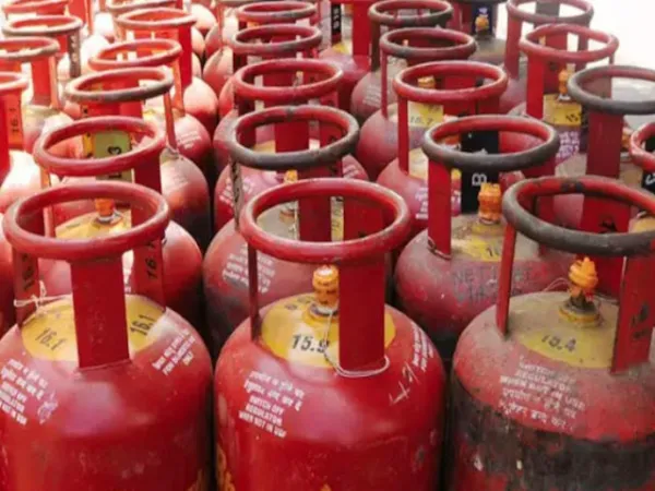 LPG सिलेंडर की कीमतों में बढ़ोतरी, आज से नई दरें लागू