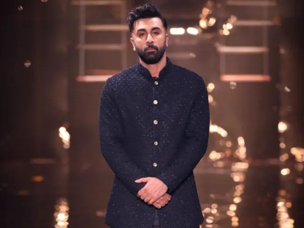 Alia & Vicky Go Intense: Ranbir Being Cheated?