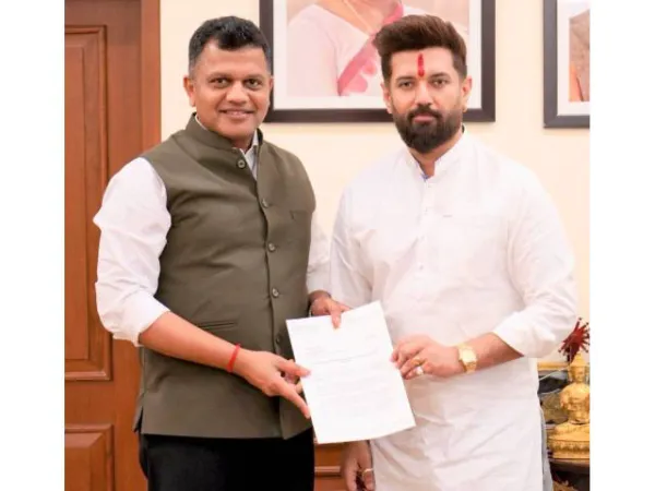 ಅಡಿಕೆಗೆ ನಿಗದಿಪಡಿಸಿದ ತೇವಾಂಶ ಮಿತಿ ಸಡಿಲಿಕೆಗೆ  ಆಹಾರ ಸಂಸ್ಕರಣಾ ಸಚಿವ ಚಿರಾಗ್‌ ಪಾಸ್ವಾನ್‌ ಅವರನ್ನು ಭೇಟಿಯಾಗಿ ಮನವಿ ಸಲ್ಲಿಸಿದ ಕ್ಯಾ. ಬ್ರಿಜೇಶ್‌