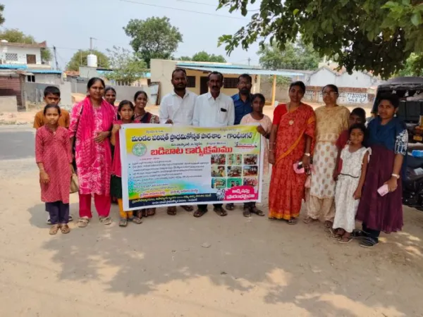 విద్యార్థులను ప్రభుత్వ బడిలో చేర్పించాలి