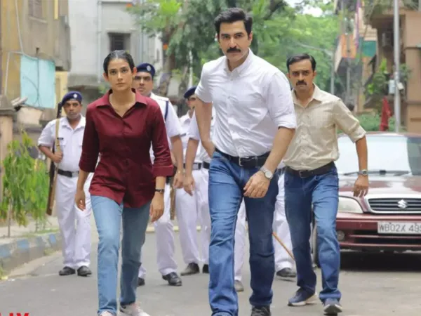 Netflix Balances Disaster With Passable Content!