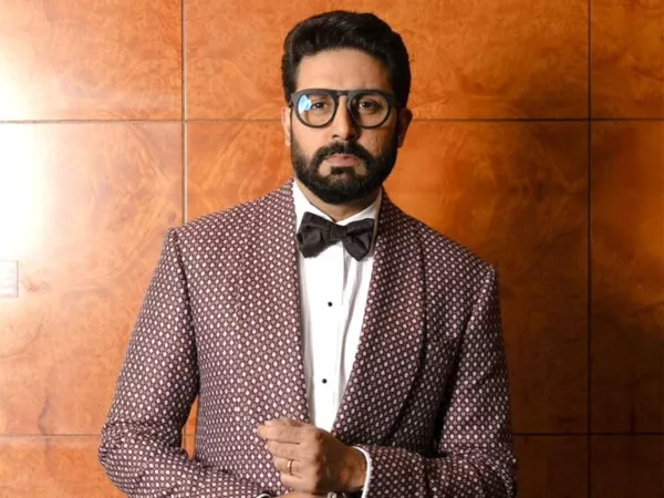 Talented Flop Star: Akshay Betrays, Can SRK Save?