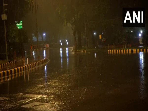 Delhi receives light rainfall on Sunday