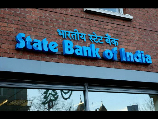 SBI வங்கி வாடிக்கையாளர்களுக்கு முக்கிய அறிவிப்பு. இன்று முதல் அமலுக்கு வரும் கட்டண உயர்வு.!!!!