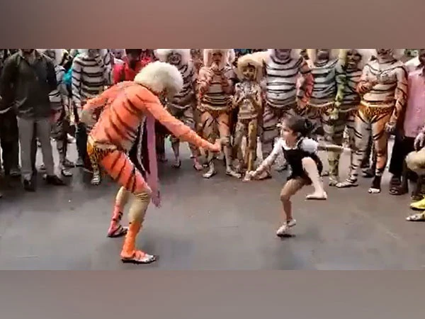 Little girl joins folk dancers on streets of Karnataka, video goes viral