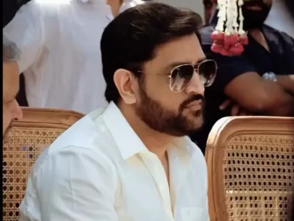 Beyond Stupid! Dhoni Trolled Over a Wedding