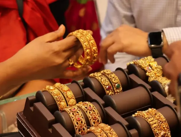 GOLD RATE: நகைக்கடை பக்கமே போக முடியாது போல!