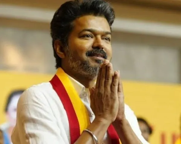 ರಾಜ್ಯಪಾಲ ಅರ್ಲೇಕರ್ ಭೇಟಿಗಾಗಿ ಲೋಕಭವನಕ್ಕೆ ಆಗಮಿಸಿದ ಟಿವಿಕೆ ಮುಖ್ಯಸ್ಥ ವಿಜಯ್, ಭಾರೀ ಕುತೂಹಲ