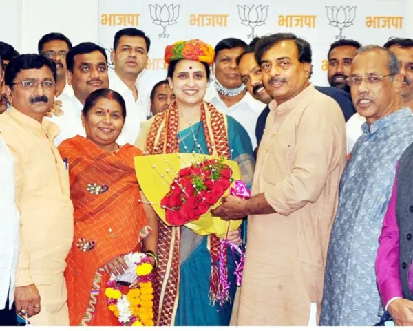 चित्रा वाघ यांनी अनुचित घटनांना वाचा फोडण्याचे काम केले