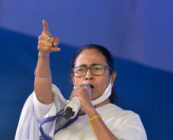 লক্ষ্মীর ভান্ডার থেকে স্বাস্থ্যসাথী, বুথে ১০ লক্ষ টাকা দেওয়ার বড় ঘোষণা মমতার