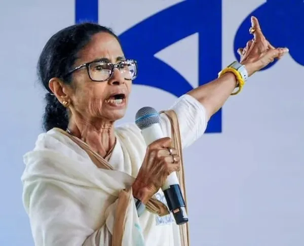 যাঁরা যেতে চায় যেতে দিন, পাপ করেছে বলেই ভয় পাচ্ছে! দলত্যাগীদের কড়া বার্তা মমতার