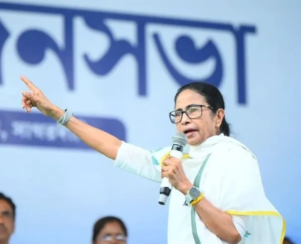 ভোটার তালিকা থেকে নাম বাদ পড়া নিয়ে সরব মমতা, আইনি লড়াইয়ে দিলেন বড় বার্তা