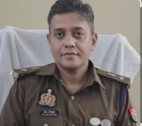 गोरखपुर में सख्त एक्शन: शातिर अपराधी 'मुकेश उर्फ खुड़बुड़' दुराचारी घोषित, खुली 'बी' हिस्ट्रीशीट