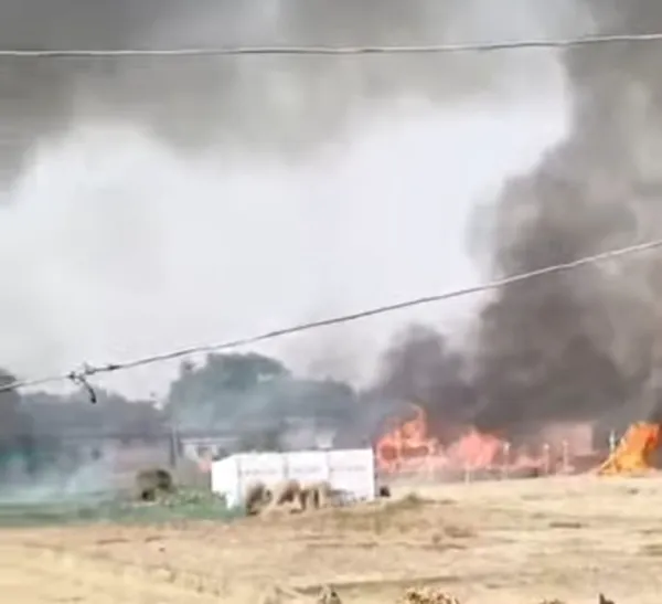 बलिया में भीषण अग्निकांड:  शॉर्ट सर्किट से राजभर बस्ती खाक, 150 घर जले, दर्जनों झुलसे