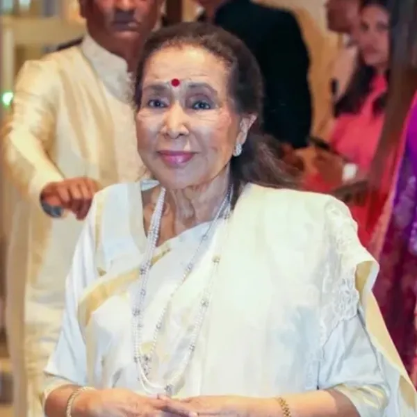সরকার আশা ভোঁসলের সম্মানে বেরেলিতে ১৪ ফুট লম্বা 'ঝুমকা' তৈরি করেছিল: মনোজ মুনতাশির