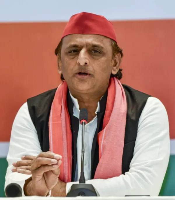 चाय की चुस्की पड़ी महंगी! सपा प्रमुख ने दी पीतल की केतली, तो इधर विभाग ने उठा लिए चाय पत्ती के सैंपल