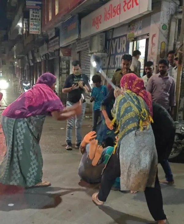 જામનગરમાં યુવાન પર  મહિલાઓના હુમલાનો વીડિયો વાયરલ