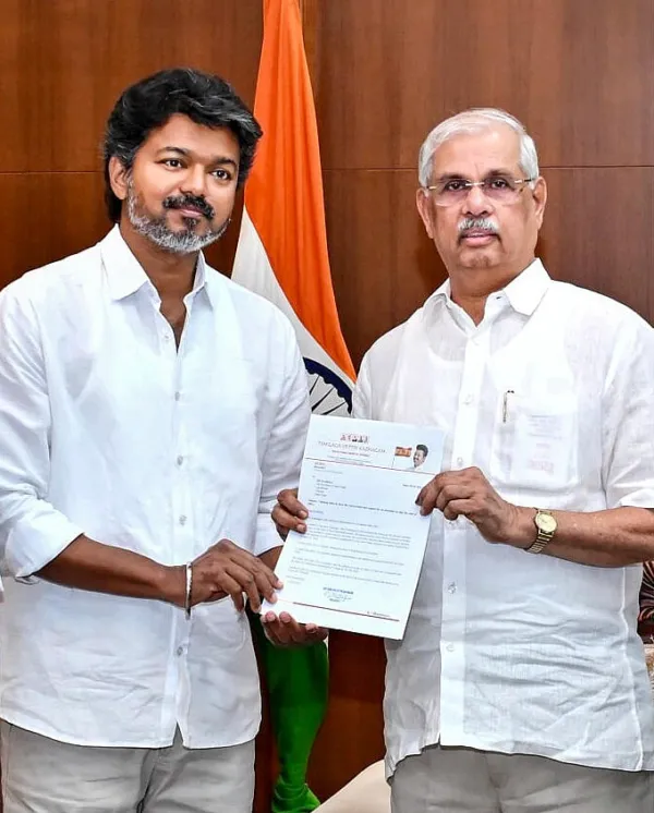 ಸರ್ಕಾರ ರಚನೆ ಕಸರತ್ತು: 24 ತಾಸಿನಲ್ಲಿ 2ನೇ ಸಲ ರಾಜ್ಯಪಾಲರನ್ನು ಭೇಟಿಯಾದ ವಿಜಯ್