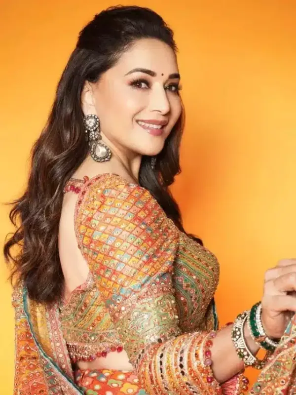 When Madhuri Dixit revealed regretting kissing Vinod Khanna in Dayavan & admitted "I should have just said no, I don't want to do it but."
