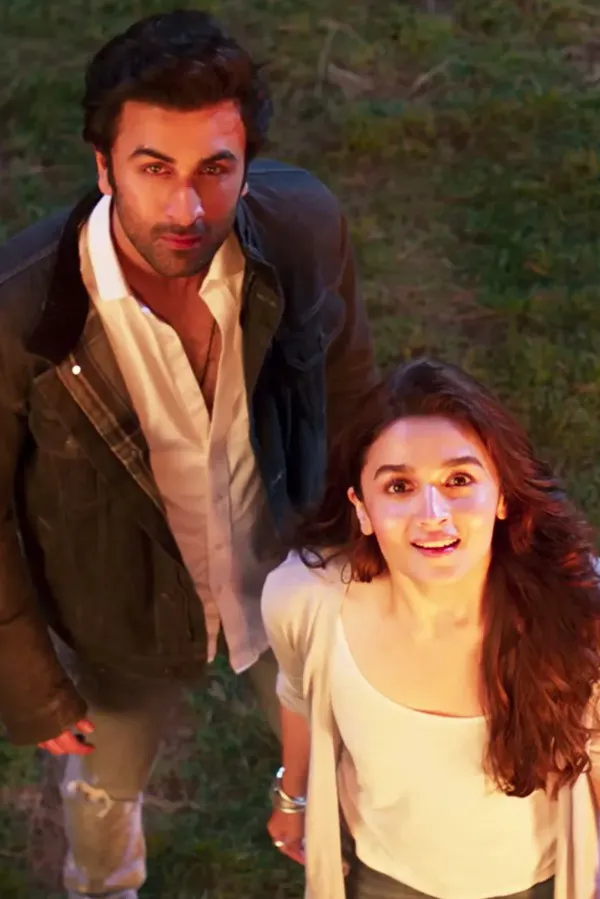 'He's Such A Red Flag' Fans React To Ranbir Asking Alia Bhatt To Wipe Off Her Lipstick