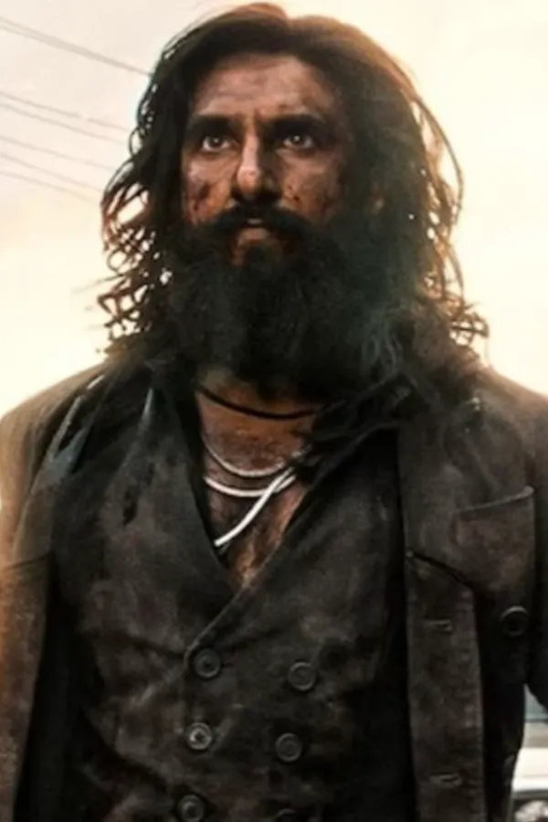 Saiyaara Star Aneet Padda's Sister Slams Dhurandhar 2 As Propaganda; Calls Out Priyanka Chopra