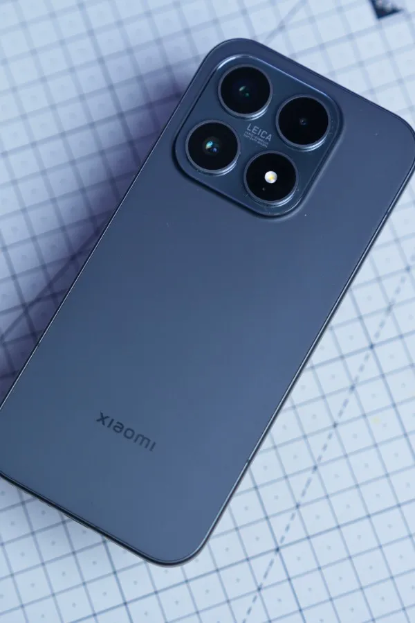 Xiaomi 17 Review: Not an Ultra, But Close Enough to Matter