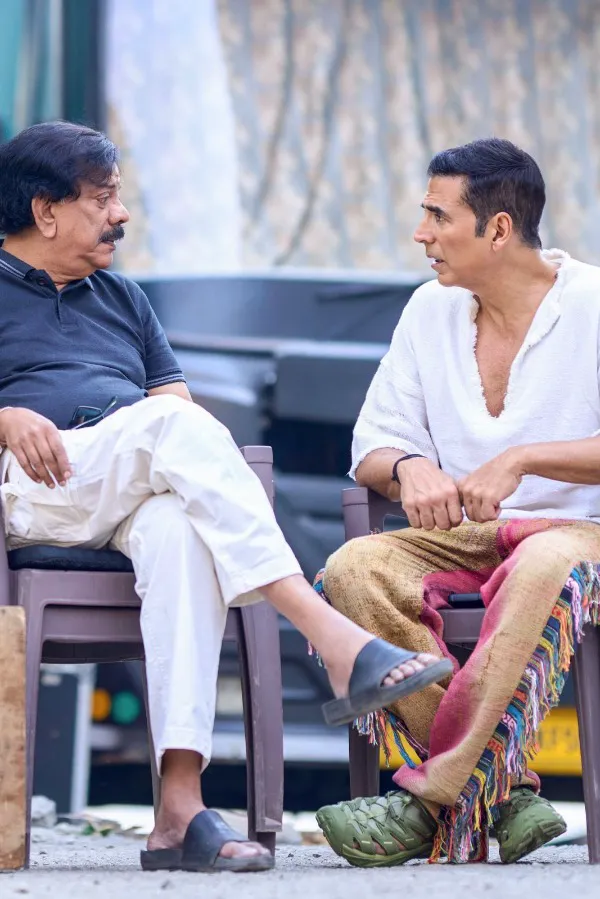 'SRK Is Very Urban' Priyadarshan On Difference Between Akshay Kumar & Shah Rukh Khan's Looks
