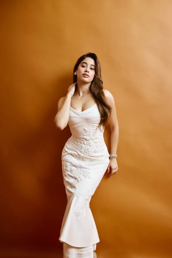 Janhvi Kapoor Breaks Silence On 'Cosmetic Surgeries' & How Sridevi Guided Her Through It